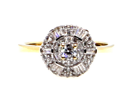 9ct Yellow Gold White Cz Ring.