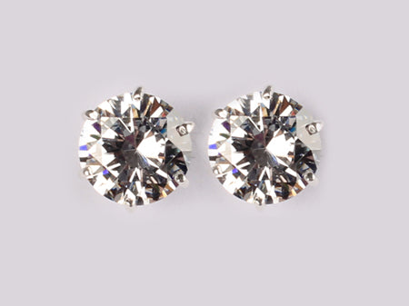 A White Cubic Zirconia Earring