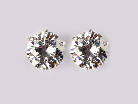 A White Cubic Zirconia Earring