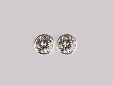 A White Cubic Zirconia Earring