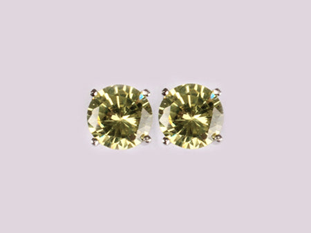 A Peridot & White Cubic Zirconia Earring.4MM