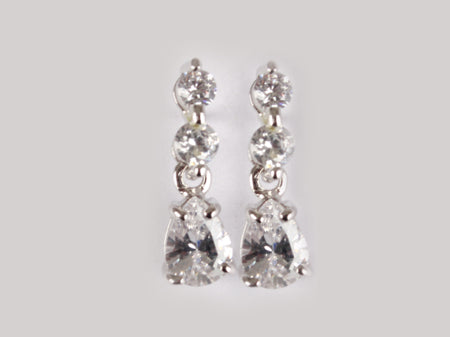 A White Cubic Zirconia Earring