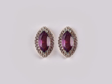 9 CT White Gold Earring.