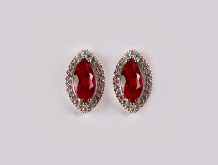 9 CT White Gold Earring.