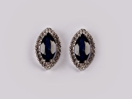 9 CT White Gold Earring.