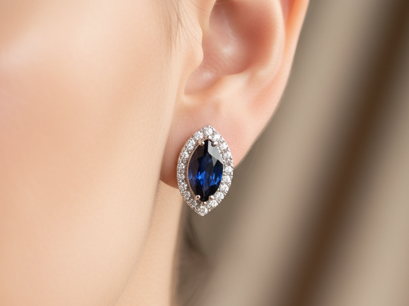 9 CT White Gold Earring.