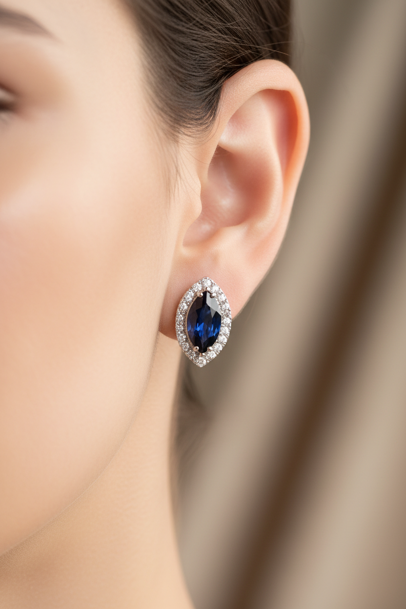 9 CT White Gold Earring.