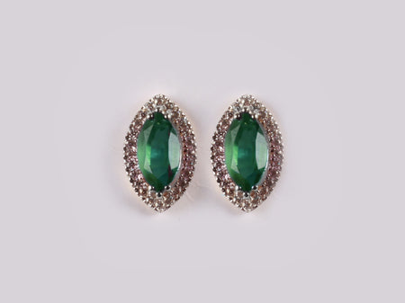 9 CT White Gold Earring.
