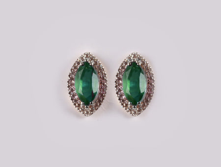 9 CT White Gold Earring.