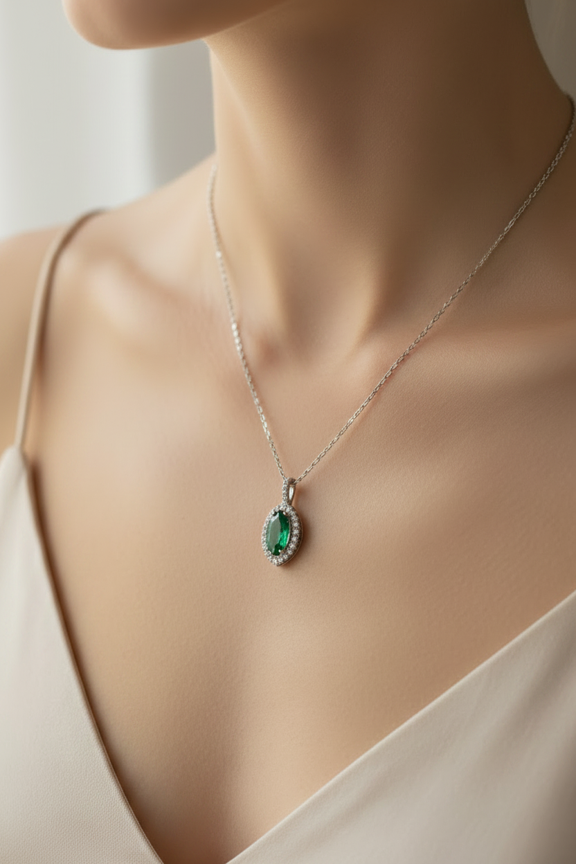 9 CT White Gold Emerald Necklace