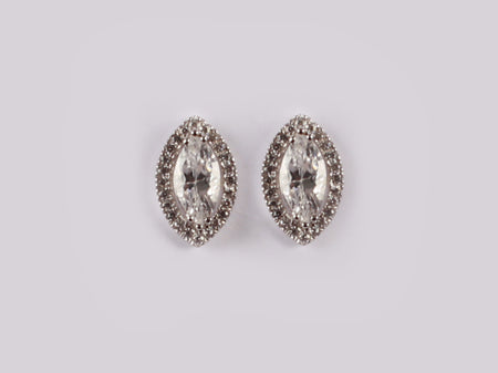 9 CT White Gold Earring.