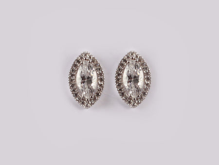 9 CT White Gold Earring.