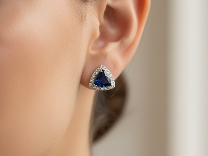 9 CT White Gold Earring.