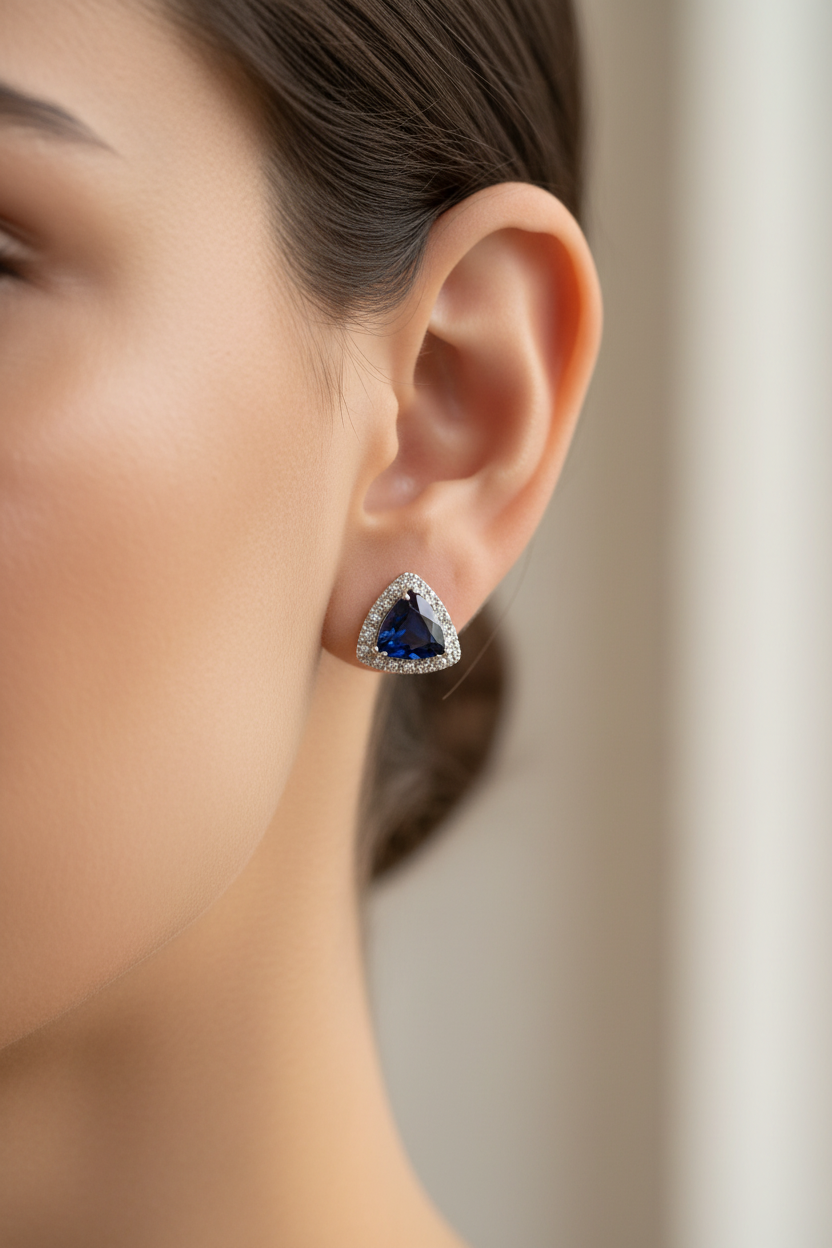 9 CT White Gold Earring.