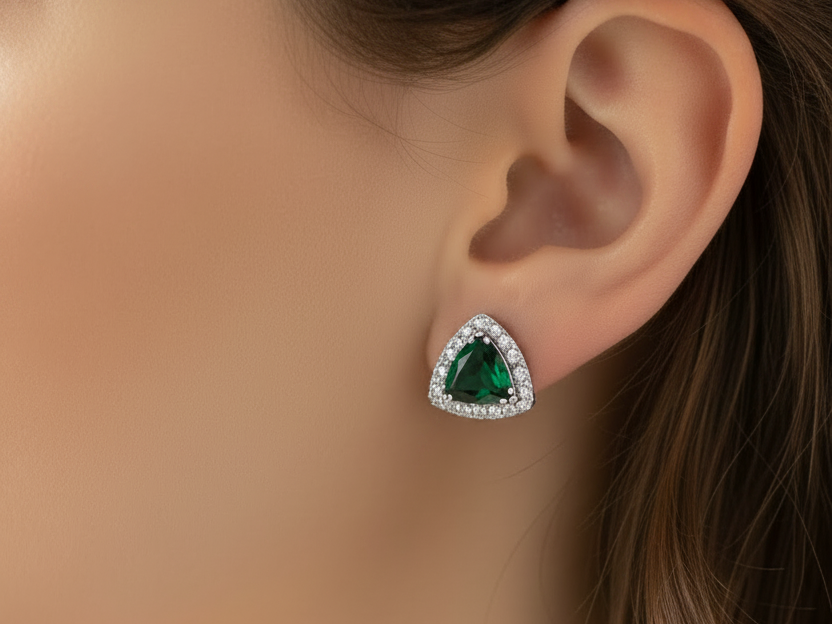 9 CT White Gold Earring.