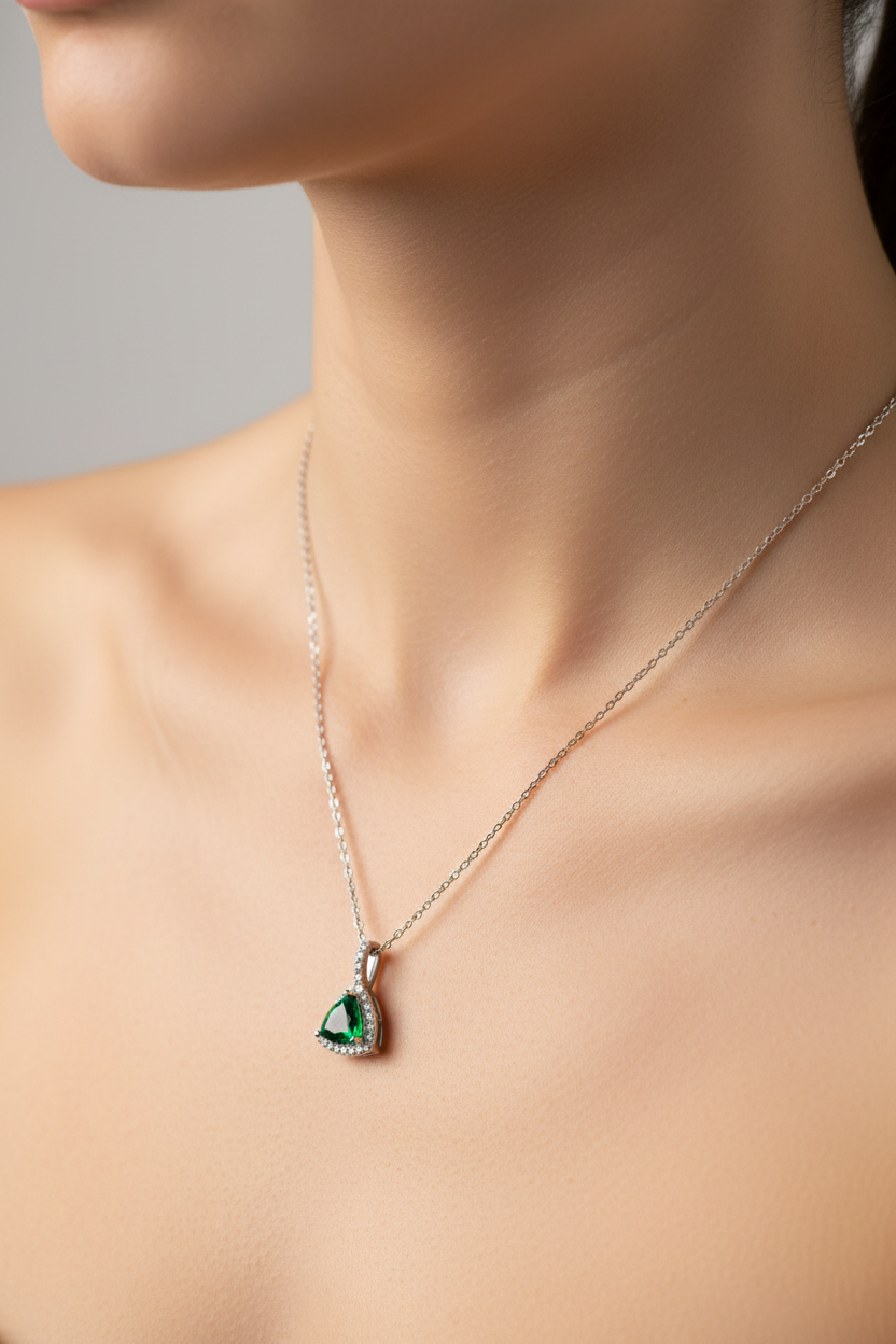 9 CT White Gold Emerald Necklace