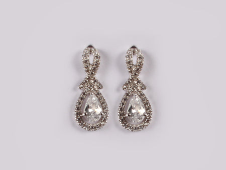 9 CT White Gold Earring.
