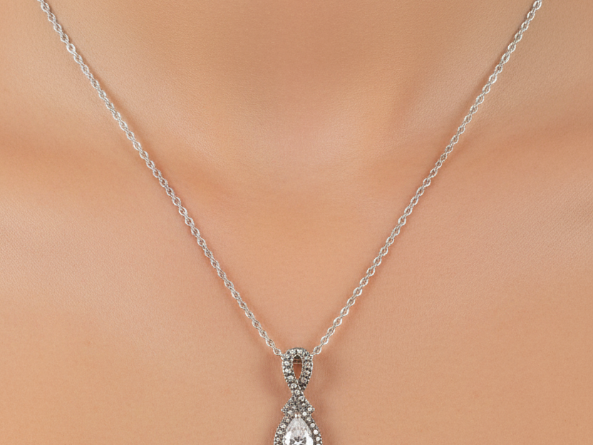 9 CT White Gold Necklace