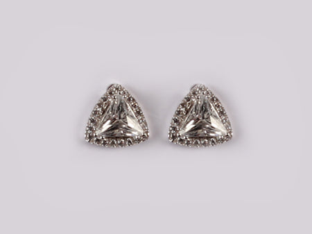 9 CT White Gold Earring.