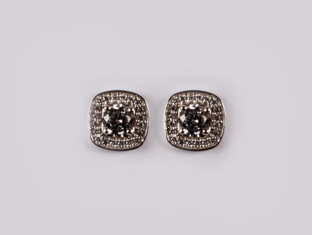 9 CT White Gold Earring.