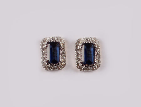 9 CT White Gold Earring.