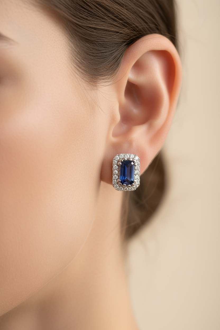 9 CT White Gold Earring.