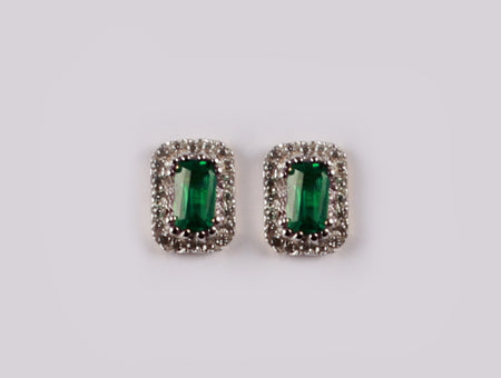 9 CT White Gold Earring.