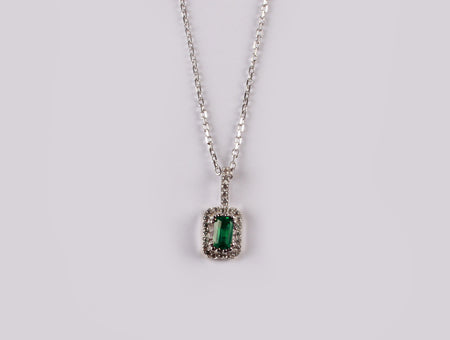 9 CT White Gold Emerald Necklace