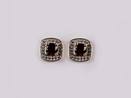 9 CT White Gold Earring.