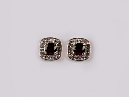 9 CT White Gold Earring.