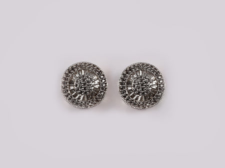 9 CT White Gold Earring.