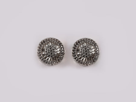 9 CT White Gold Earring.