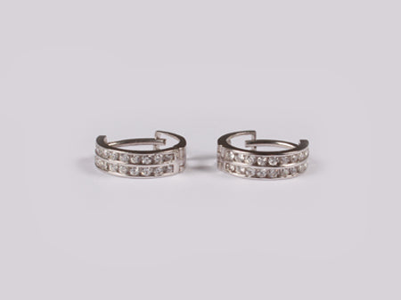 9 CT White Gold Earring.