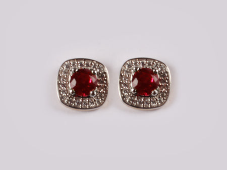 9 CT White Gold Earring.