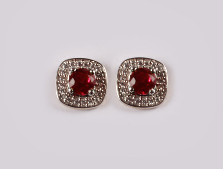 9 CT White Gold Earring.