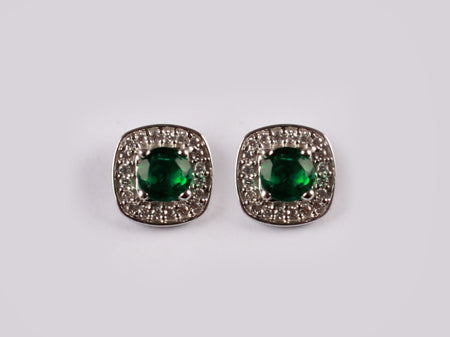 9 CT White Gold Earring.