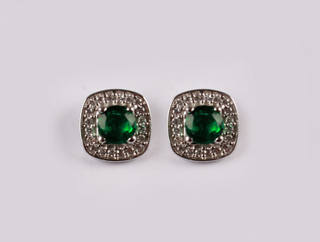 9 CT White Gold Earring.