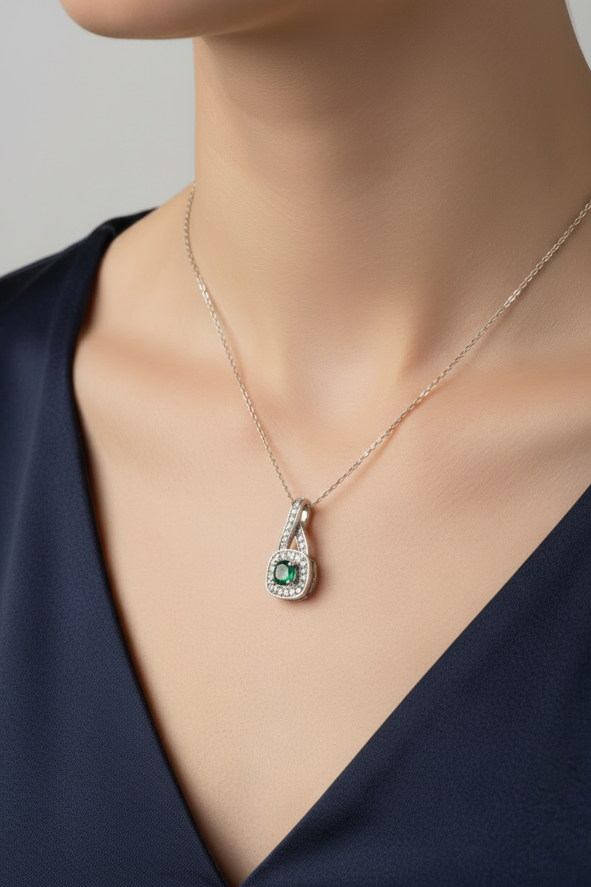 9 CT Yellow Gold Emerald Necklace
