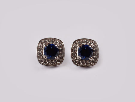 9 CT White Gold Earring.