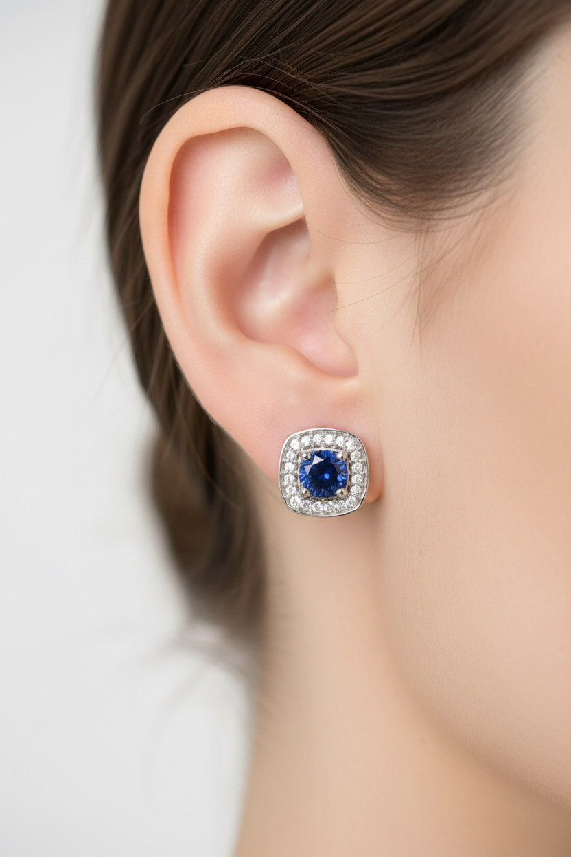 9 CT White Gold Earring.