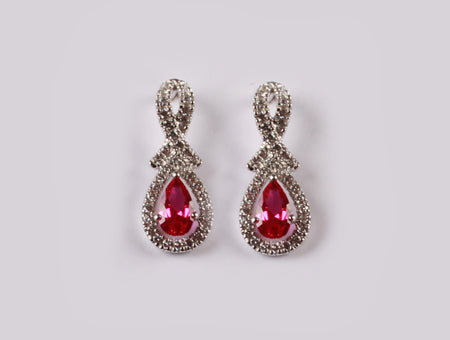 9 CT White Gold Earring.