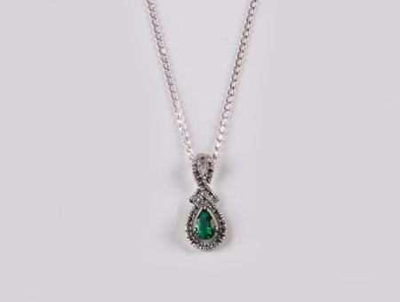 9 CT White Gold Emerald Necklace