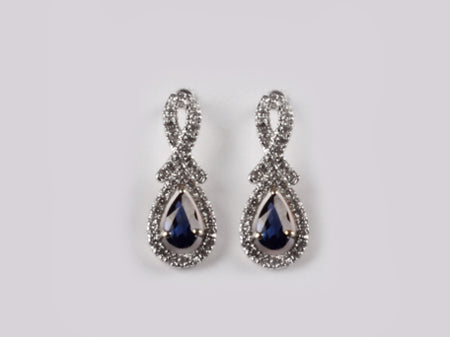 9 CT White Gold Earring.