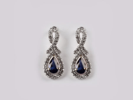 9 CT White Gold Earring.