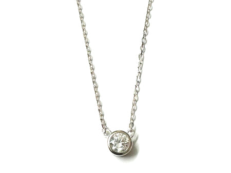 A Silver White CZ Stone Necklace
