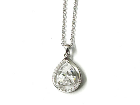 A White Cubic Zirconia Necklace