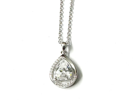 A White Cubic Zirconia Necklace