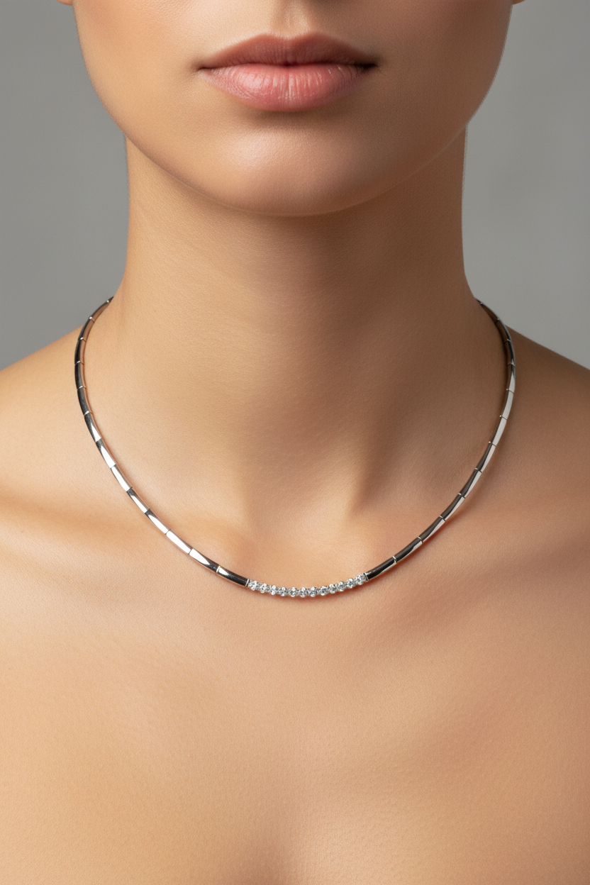 A White Cubic Zirconia Necklace