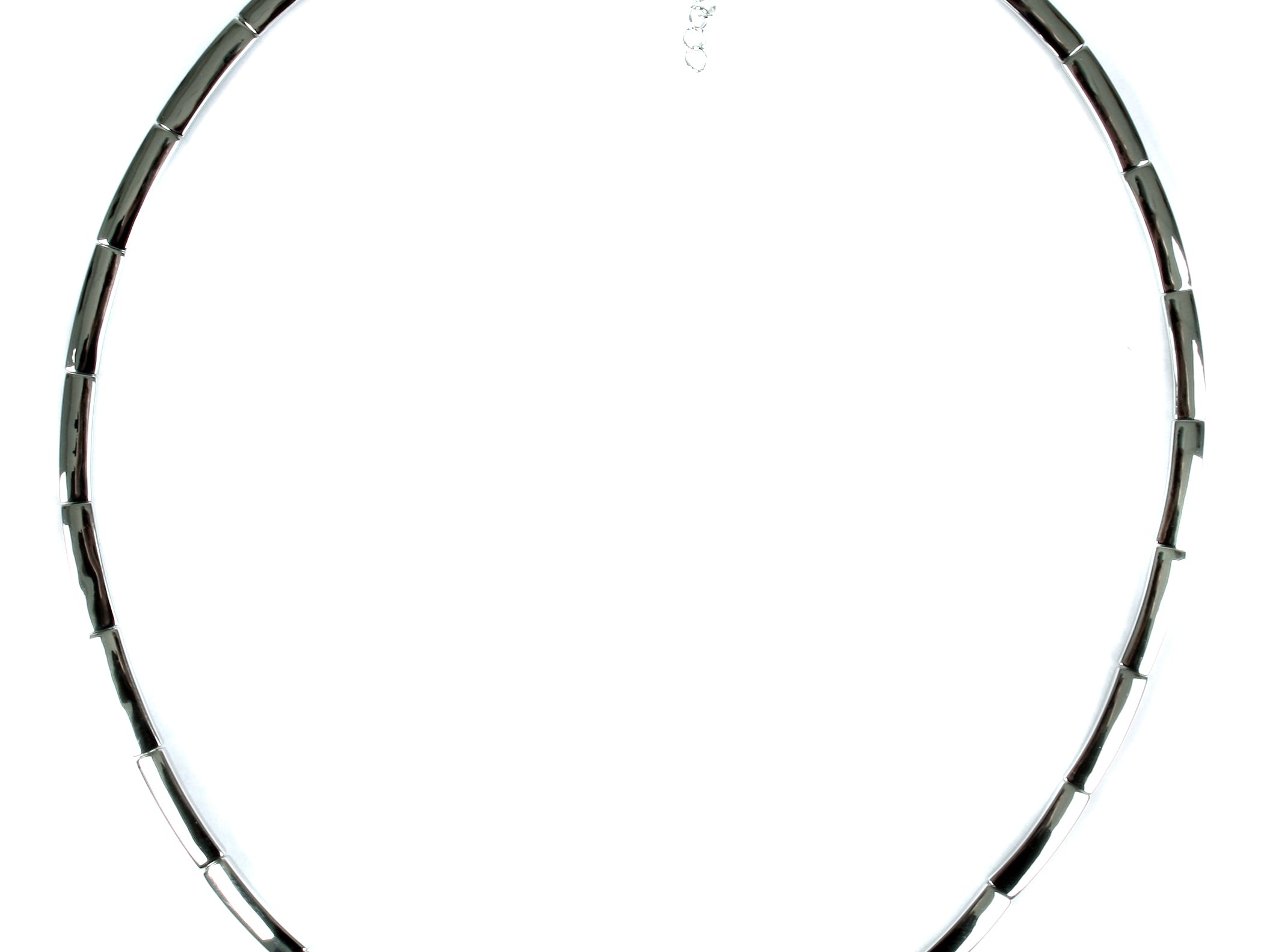 A White Cubic Zirconia Necklace