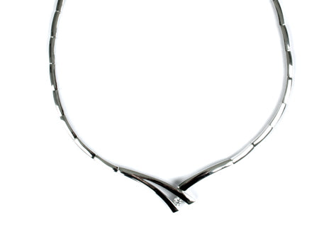 A White Cubic Zirconia Necklace